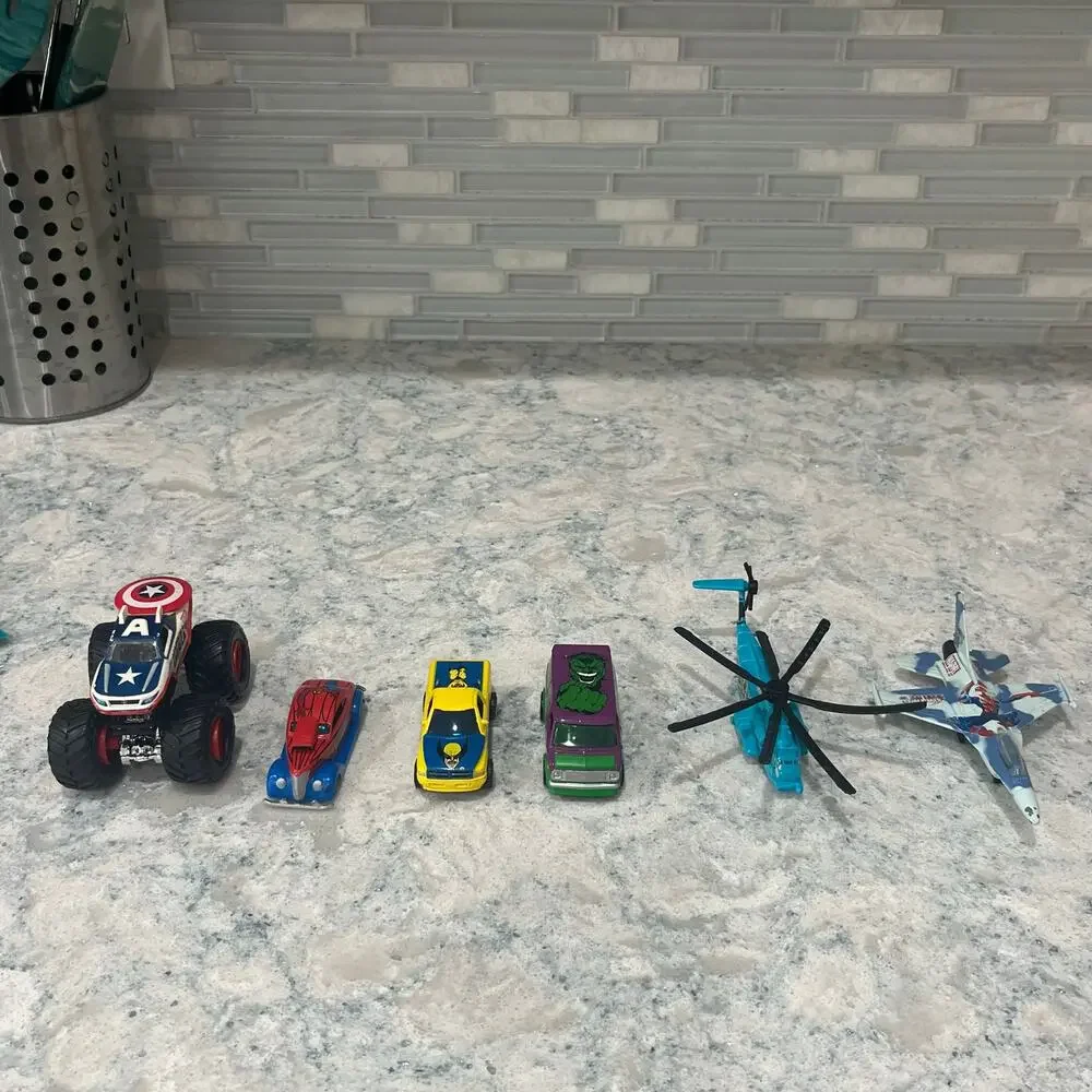 Marvel Diecast Lot Racing Champions Hot Wheels Spider-Man Hulk Wolverine Cap